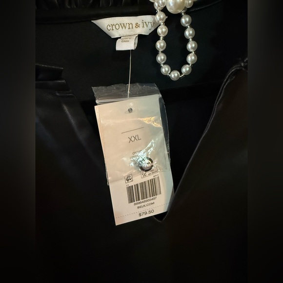 Black Vegan Leather Black V-Neck Blouse with Balloon Sleeves - Picture 4 of 4